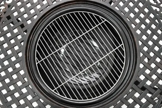 Черный металлический стол с решеткой Тбилиси