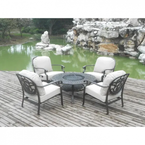 Черный металлический стол с решеткой Тбилиси