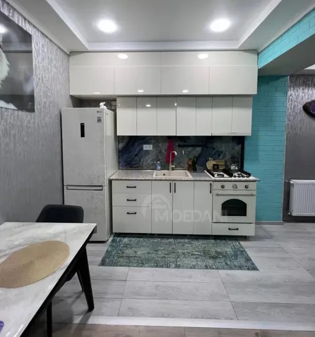 ქირავდება 2 ოთახიანი ბინა 45მ² 4/5 სართ თბილისი - photo 1