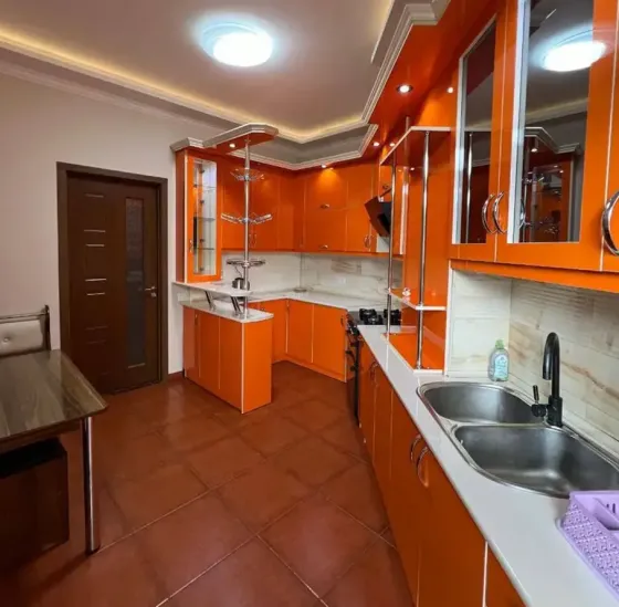 ქირავდება 2 ოთახიანი ბინა 70მ² 6/9 სართ თბილისი