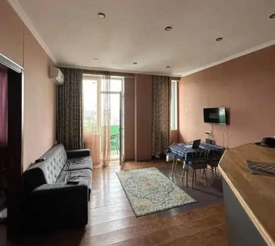 ქირავდება 3 ოთახიანი ბინა 70მ² 17/18 სართ თბილისი