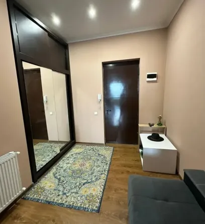 ქირავდება 3 ოთახიანი ბინა 70მ² 17/18 სართ თბილისი