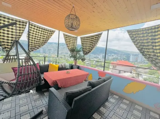 ქირავდება 2 ოთახიანი ბინა 61მ² 7/7 სართ თბილისი