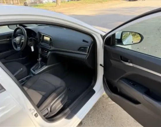 Hyundai Elantra 2017 თბილისი
