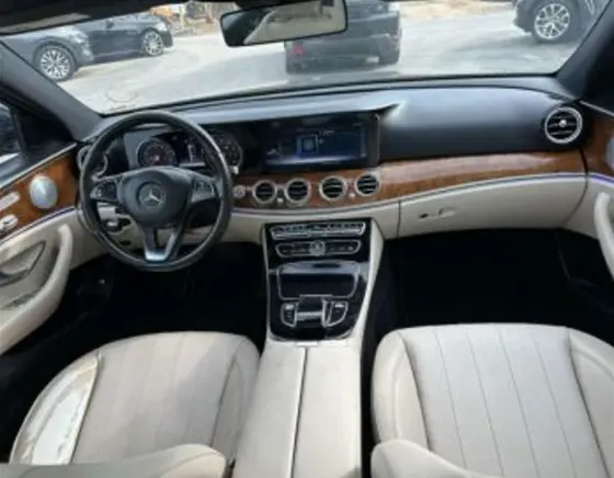 Mercedes E 2L 2017 Тбилиси