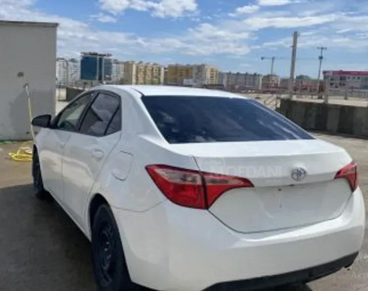Toyota Corolla 1.8L 2017 Тбилиси - изображение 5