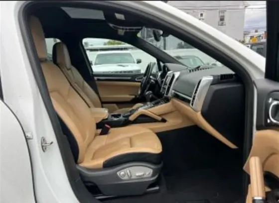 Porsche Cayenne 2016 Тбилиси