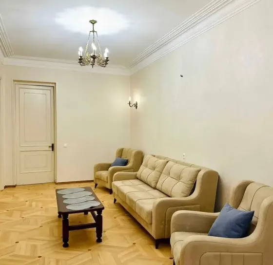 ქირავდება 2 ოთახიანი ბინა 75მ² 2/5 სართ თბილისი