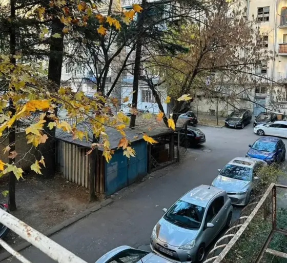 ქირავდება 2 ოთახიანი ბინა 75მ² 2/5 სართ თბილისი