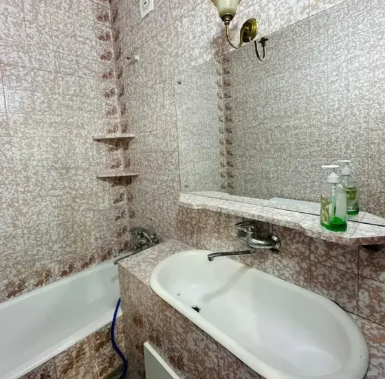 ქირავდება 2 ოთახიანი ბინა 75მ² 2/5 სართ თბილისი