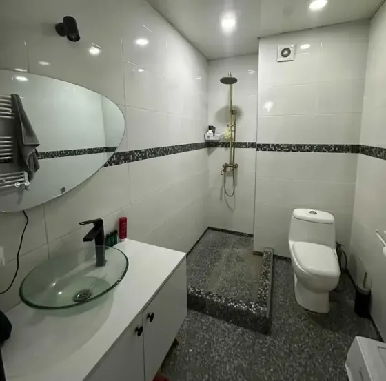 Продам 2-комн. квартиру 60м² 3/5 эт. Тбилиси