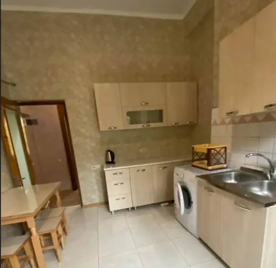 ქირავდება 4 ოთახიანი ბინა 90მ² 3/5 სართ თბილისი