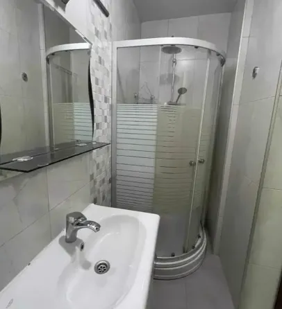 ქირავდება 2 ოთახიანი ბინა 45მ² 7/12 სართ თბილისი