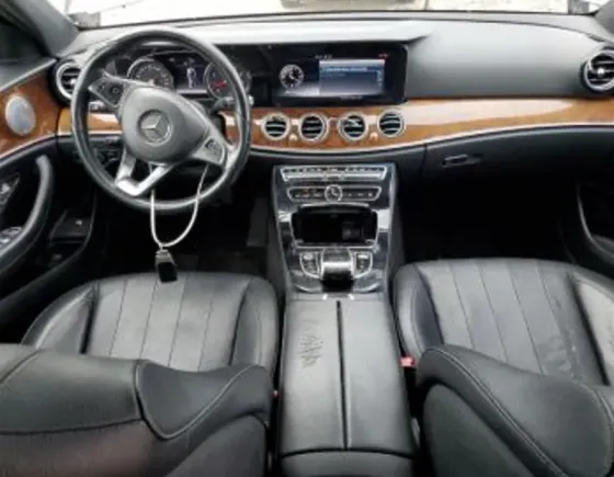 Mercedes C 2L 2017 Тбилиси