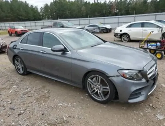 Mercedes C 2L 2017 Тбилиси