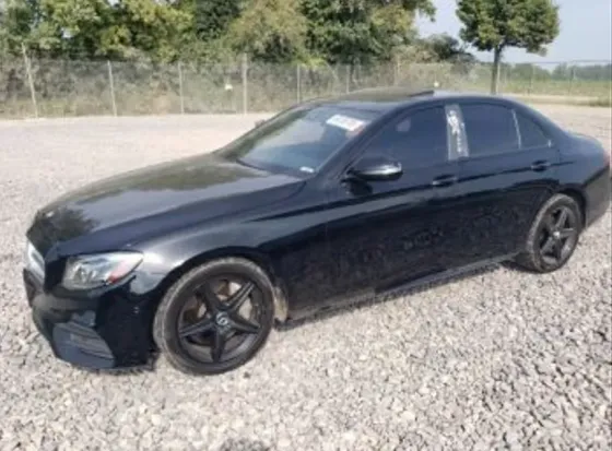 Mercedes E 2L 2017 Тбилиси