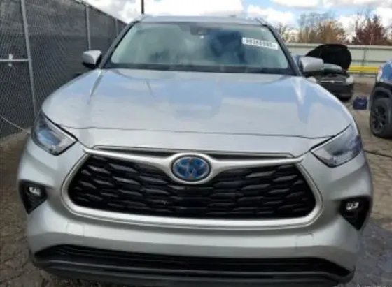Toyota Highlander 2.5L 2022 Тбилиси