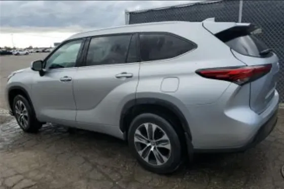 Toyota Highlander 2.5L 2022 Тбилиси