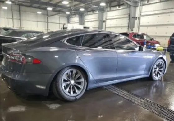 Tesla Model S 2016 Тбилиси