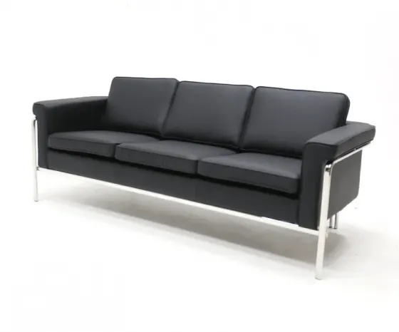 Შავი ფერის ტყავის შემცვლელით დივანი თბილისი