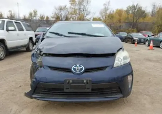 Toyota Prius 1.8L 2015 Тбилиси