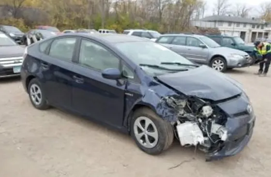 Toyota Prius 1.8L 2015 Тбилиси