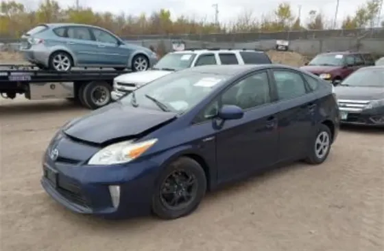 Toyota Prius 1.8L 2015 Тбилиси