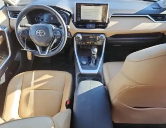 Toyota RAV4 2.5L 2020 Тбилиси