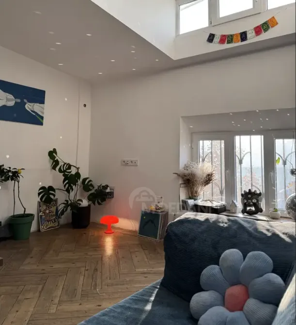 Apartments For Sale three-room 55м² 5/5 floor Tbilisi - photo 1