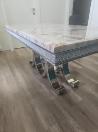 Selling a stylish 160×90 table – like new! Tbilisi