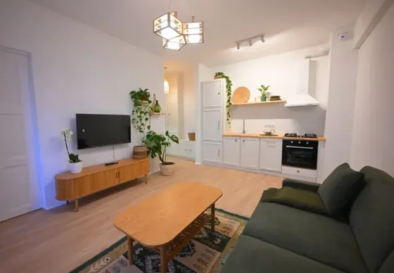 Продам 2-комн. квартиру 40м² 1/4 эт. Тбилиси