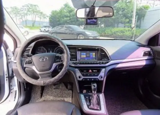 Hyundai Elantra 2016 Tbilisi