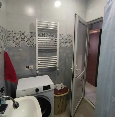 ქირავდება 2 ოთახიანი ბინა 40მ² 10/11 სართ თბილისი