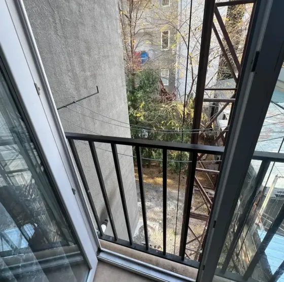 ქირავდება 2 ოთახიანი ბინა 51მ² 3/10 სართ თბილისი