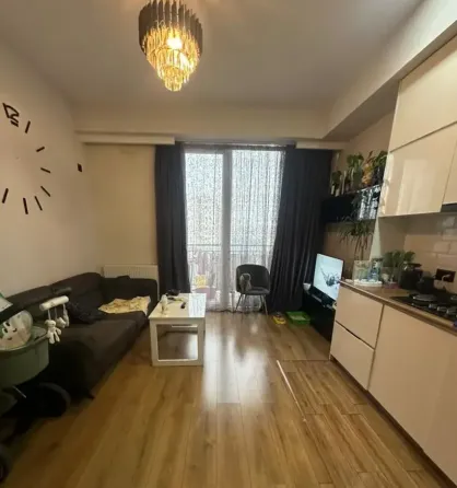 იყიდება 2 ოთახიანი ბინას 45მ² 8/14 სართ თბილისი