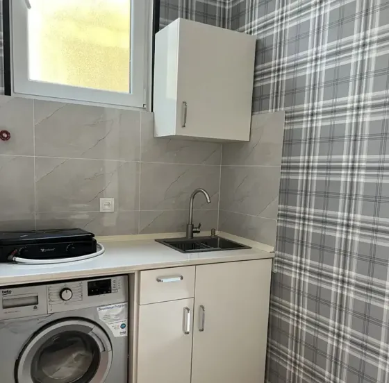 ქირავდება 2 ოთახიანი ბინა 25მ² 1/1 სართ თბილისი