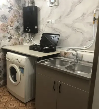 ქირავდება 2 ოთახიანი ბინა 45მ² 1/3 სართ თბილისი