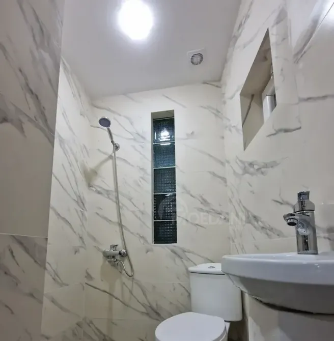 ქირავდება 2 ოთახიანი ბინა 22მ² 1/2 სართ თბილისი - photo 9