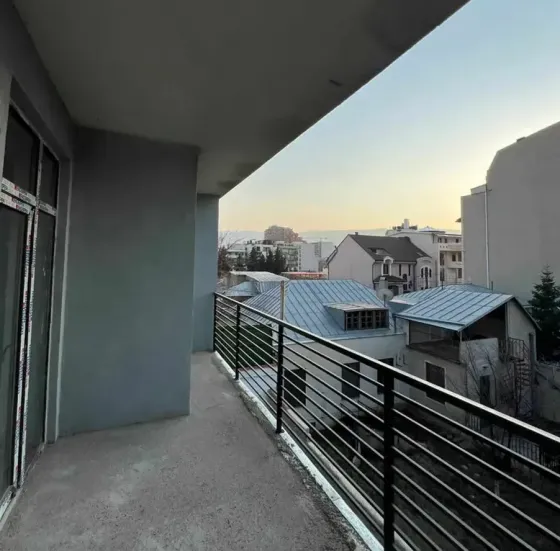 იყიდება 2 ოთახიანი ბინას 55მ² 4/4 სართ თბილისი