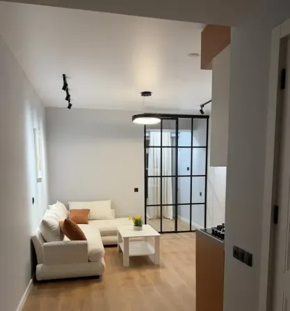 იყიდება 2 ოთახიანი ბინას 40მ² 13/16 სართ თბილისი