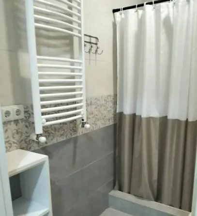 ქირავდება 4 ოთახიანი ბინა 165მ² 4/4 სართ თბილისი