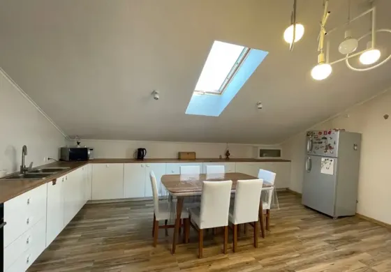 ქირავდება 4 ოთახიანი ბინა 165მ² 4/4 სართ თბილისი