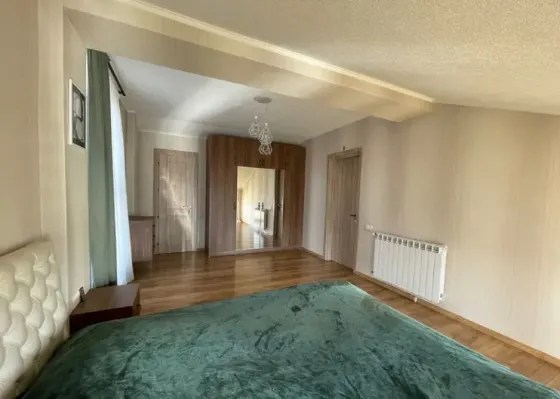 ქირავდება 4 ოთახიანი ბინა 165მ² 4/4 სართ თბილისი