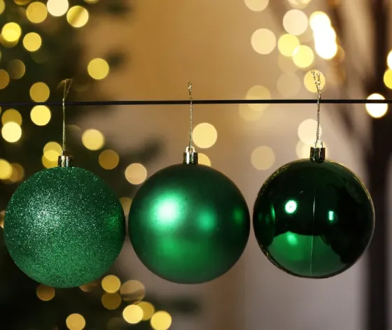 Ნაძვის ხის ბურთები 8 სმ 24 ცალი მწვანე თბილისი