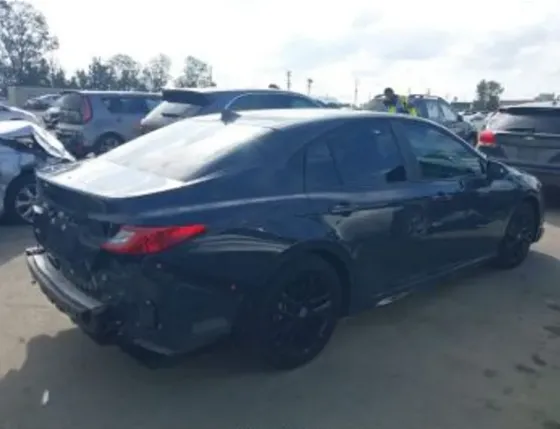 Toyota Camry 2.5L 2025 Тбилиси