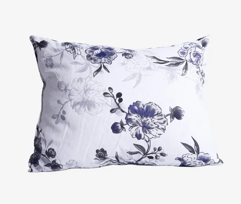 Белое одеяло с синими деталями, 50х70 см. Тбилиси - изображение 1