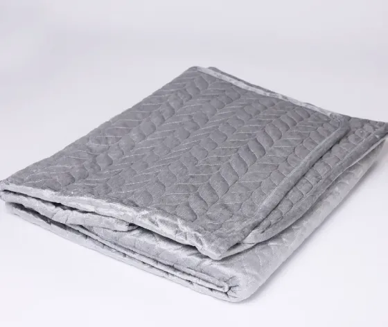 Სამეულის გადასაფარებელი წებოვანი შიდა ზედაპირით, ნაცრისფერი ფერში, წარმოადგენს თანამედროვე და პრაქტი თბილისი