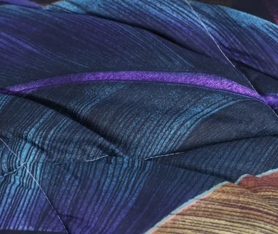 Фиолетовое одеяло — это текстильное изделие для односпальной кровати размером 150х220 см. Тбилиси