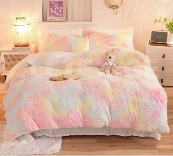 Ვარდისფერი ფულეს თეთრეული ბეწვის ზედაპირით თბილისი