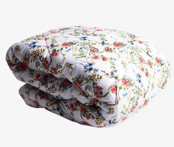 Одеяла и подушки. Коллекция текстиля для дома и сада. Тбилиси